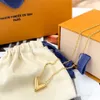 Hela Tassel Designer Letters Stud Earring Pendant Luxury Gold V Studs Charm Armband Halsband örhängen Kvinnor Män bröllop Par303i