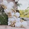 decoración de globos para la fiesta de compromiso