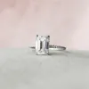 Katı 18 K Beyaz Altın 2.5CT 9 * 6.5mm Zümrüt Kesim Yarım Bant Moissanit Yüzük Def Renk VVS Vintage Stil Kadın Yıldönümü Hediye