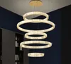 Villa Lampadari di cristallo K9 di lusso a soffitto alto Anello Lampada a sospensione dimmerabile a LED Lampada rotonda in oro / acciaio cromato Illuminazione decorativa