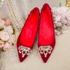 Jurk schoenen kristal gesp pluche pumps vrouwen 2022 borduurwerk dunne hakken chinese bruiloft vrouw rode punt teen hoge hak