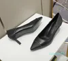 高級デザイナースタイルの革のハイヒールの靴女性ユニークな手紙のサンダルドレスセクシーなドレスシューズ