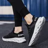 Toptan 2023 En Kaliteli Koşu Ayakkabıları Erkekler Kadın Spor Süper Işık Nefes Alabilir Üçlü Beyaz Mavi Açık Sabitlik Boyutu 39-44 WY02-H917