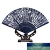 Ventilateur à main en tissu bleu de Style chinois conception de fleur classique d'été frais avec cadre en bambou bleu teint décor de faveur de fête de mariage