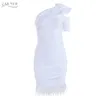 Zomer vrouwen wit een schouder bandage jurk sexy mouwloze veren Mini Celebrity Runway Party Vestidos 210423