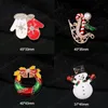 Weihnachten Broschen Pins Nette Santa Schneemann Claus Hut Handschuhe Glocken Socken Pinguin Candy Emaille Pin Abzeichen Brosche Für Frauen geschenk