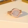 Europe America Designer Mode Style Ringar Lady Women Brass 18K Guld Graverade B Initialer Inställningar Fullständig Diamond Round Ring 3 Färg