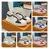 2021 Projektant Luksusowe Kobiety Dorywczo Buty Miękkie Tłoczone Lambskin Z Calfskin Wykończenia Lady White Wyściełany Wzór Podeszwa Sneakers Styl Retro A1 Najwyższej Jakości Rozmiar 35-40