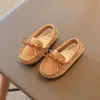 الأولاد moccasin على الطراز البريطاني الناعم بولا من جلد الأطفال أحذية زلة على طفل صغير