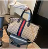 Yüksek kaliteli degrade renk moda seyahat çantası büyük çiçek erkek kadın duffle deri bagaj çanta büyük kapasiteli spor mektubu baskı cüzdanlar