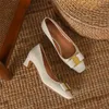 Lederen pompen vierkante teen med hakken blokhak vrouwen schoenen mode metalen decoratie dames schoenen lente beige 210517