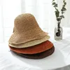 Широкие шляпы с разматывающими рафия солнце