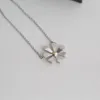 Europa Amerika Mode Stil Lady Kvinnor 18K Guldkedja Halsband Inristad T Letter Daisy Pendant 3 Färg