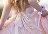 顧客の作られたピンクの花の女の子の女の子のドレス2022レースのアップリケのフリル子供のフォーマルな着用ノースリーブの長いビーチの女の子Pageantガウン