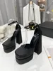 Lüks AEVITAS sandalet su geçirmez platform yüksek topuk kişiselleştirilmiş saten podyum tasarımı kalın ve rhinestones ile süslenmiş çift bilek kayışı tasarımcı boyutu 35-42