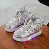 Kids Luminous Shoes Sneakers For Boys Girls Led Shoes Children Sport Flashing Lights Glowing Glitter Casual Baby Wing Flat Boots G1025