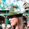 Duitse bierfestival vilt hoed, vrouwen mannen veer wollen met zwart, rood, groene kleur verpakking doos brede rand hoeden