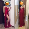 Sexy Deep V-шеи без спинки Maxi платье 2 высоких раскол платья красный атлас длиной до пола открытый задний клубное платье вечеринка 210331
