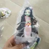 Pacchetto della scatola Figure dei cartoni animati Demone Slayer Lama Stufa Cancello Tanjirou Nidouzui Heizhisuke Mia moglie Zenyi Hand Office Aberdeen Decorazione Giocattolo per bambini Regalo