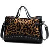 Bolsas de noche 2021 INS Mujeres de moda Leopard Remache Hombro con material de cuero PU Lady Crossbody Girl Zipper Sling Bolsos