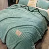 Cobertor de flanela suave de cor verde com peso europeu para cama queen size xadrez quente para camas antibolinhas 211218