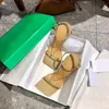 Yüksek kaliteli Streç Sandalet Nappa Deri Sandal Ayak Bileği Kayışı Yüksek Topuk Kare Ayak Pompası Zincir Kayışı Kadın Ayakkabı Tasarımcı Lüks Çevirme Topuklu Moda Elbise Ayakkabı