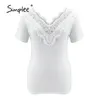 Laço branco oco para fora mulheres t-shirt verão v pescoço moda slim tops casual mola flor de costura de flor 210414