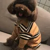 クラシック冬の犬の服猫ベスト小さなセーター豪華なデザイナーペットサプライパピー編み物スウェットシャツCSD2309128最高品質