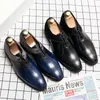 Ekleme PU Deri Erkekler Oxford Ayakkabı Benzersiz Yeni Tasarım Erkekler Elbise Ayakkabı İtalyan Mavi Siyah Erkekler Parti Düğün Ayakkabı