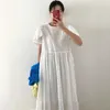 Korejpaa Vestido de mujer verano coreano suave elegante Color sólido cuello redondo encaje calado Crochet con volantes manga larga Vestido 210526