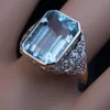 女性のためのヴィンテージの花嫁の広場ジルコンの婚約のための高級女性Aqua Blue Crystal RingのDainty Silver Color大きな結婚指輪