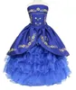 Vintage mexikanische Mini-Quinceanera-Kleider für Teenager mit Jacke, goldbestickter Organza mit mehreren Lagen, Ballkleid, Festzugskleid für kleine Mädchen, Erstkommunion, Abschlussfeier