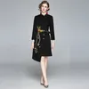 ファッションデザイナードレス春秋の女性のドレススタンド襟の刺繍エレガントなエンターメンテンドスリム非対称ドレス210603