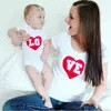 Matchande kläder mor dotter son kortärmad T-shirt Casual kvinna barn familj match outfit kärlek hjärta t-shirts 210417