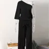Lato One-Ramię 2 Sztuk Lace Up Women Sets Half Sleeve Top Szerokie Spodnie Nogi Solid Set Set 2021 Elegancka Moda Lady Suit Y0625