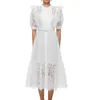 Мода кружева, полые урезывающие элегантное летнее платье женские короткие рукава однобордовые мини платья Vestidos 210520