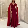 Sexig Bourgogne Satin Mermaid Evening Dresses V Neck Cap Sleeves Crystal Beaded Prom Klänning med Cape Golv Längd Svart Girls Party Gowns