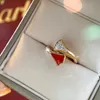 S925 Silveröppnad ring med vitt skal och röda agat diamanter för kvinnor bröllop smycken har stämpel presentförpackning PS89101208701