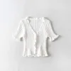 Biały Szary Korea Sexy Drewniane Uszy Otwarte Przyciski V Neck Krótki Rękaw Tee Kobiety Dzianiny Thirt T Shirt Front Slit Crop Tops Knitwear 210429