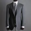 Męskie garnitury Blazers (kurtka + spodnie) Przystojny Chic Biznes Gray Notch Lapel Slim Fit Tuxedo Wedding Man Suit 2 Sztuka Formalna Blazer Niestandardowy M