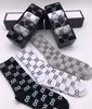 Designers Femmes Chaussettes bon marché Ensemble pour hommes Cinq paires Luxe Sports Winter Mesh Lettre Sock imprimé avec Box235W