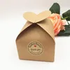 Confezione regalo 30 Pz / lotto Scatole di carta Kraft a forma di cuore vintage fai-da-te per regali di imballaggio per piccole torte da tenere Forniture di cartone con adesivi