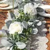 Couronnes de fleurs décoratives Guirlande d'eucalyptus de 6,7 pieds avec fleurs, oreilles d'agneaux Verdure Roses blanches Fausses vignes pour manteau de table de mariage