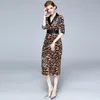 Herbst Vintage Leopard Print Samt Frauen Einreiher Lange Slevee Gespleißt Kontrast Satin Kragen Midi Schärpen Kleid 210416