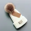 Luxury päls pom poms kid hat mode vinter hattar för barn kepsar baby solid färg designer stickade mössa