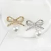 Pins, spille eleganti bow bow nodo intarsiato con strass pin sospeso imitazione perla per le donne shinning bowknot cappotto accessori gioielli