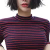 Damen-T-Shirt, klassisch, schicker weiblicher Körper, kurzes Rollkragenshirt, lange Ärmel, sexy, 2021.
