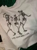 Goth kvinna t-shirts skelett levande ditt liv tryckta roliga tee toppar vintage halloween gåva kort ärm gotiska kläder 210518