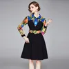 Vestido de primavera Flores de mujer Impresión Negro Mangas largas Patchwork Turn Down Collar Vestido Fiesta femenina Vestido midi con cinturón 210514