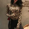 Moda Leopard Print Magliette Primavera Sexy Mezza Collo Alto Che Basa Camicia Slim Lady Coulisse Donna T-Shirt 13006 210415